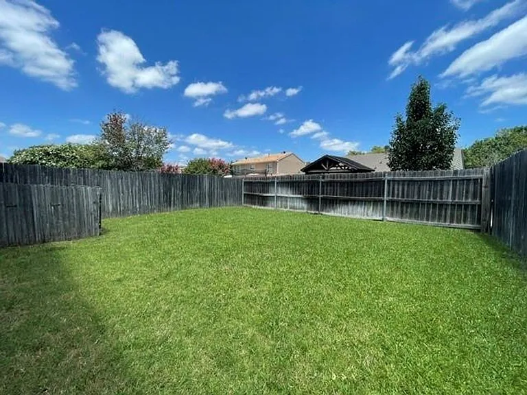 1226 W Hudgins St — Photo 28
