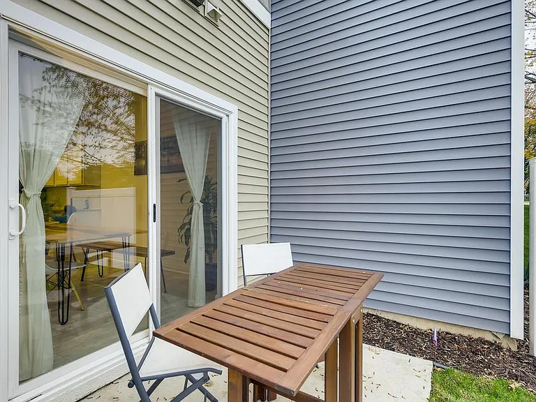 718 Maggie Way — Photo 23