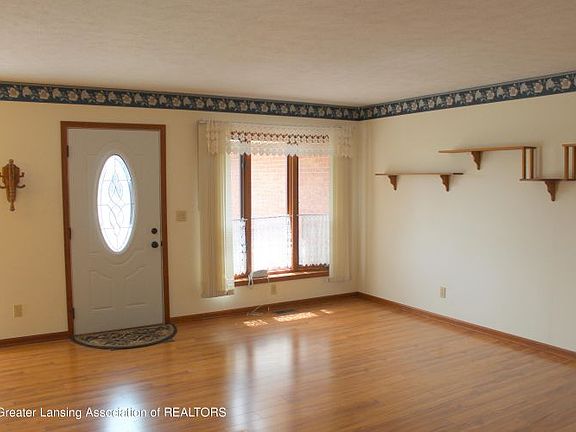 3rd image of 272 Bonnie Brook Dr #19