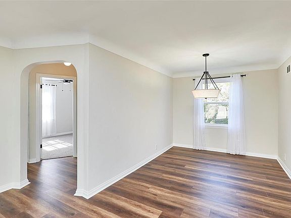 5th image of 405 Ballman Ave