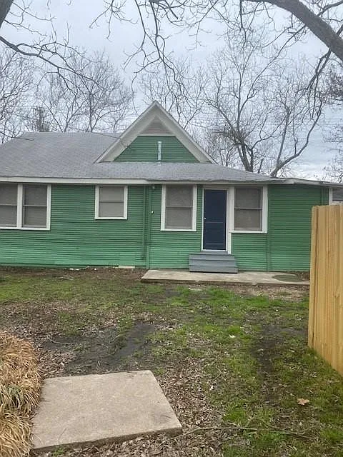 608 A Plum — Photo 3