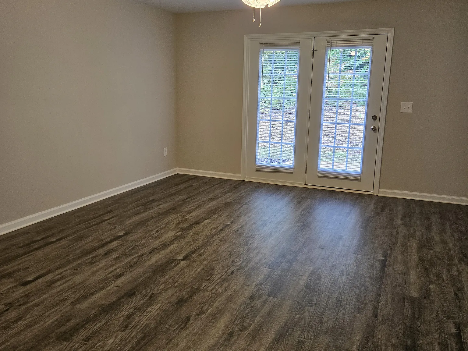 2 bed, 1000 sqft, $1,595 — Photo 3