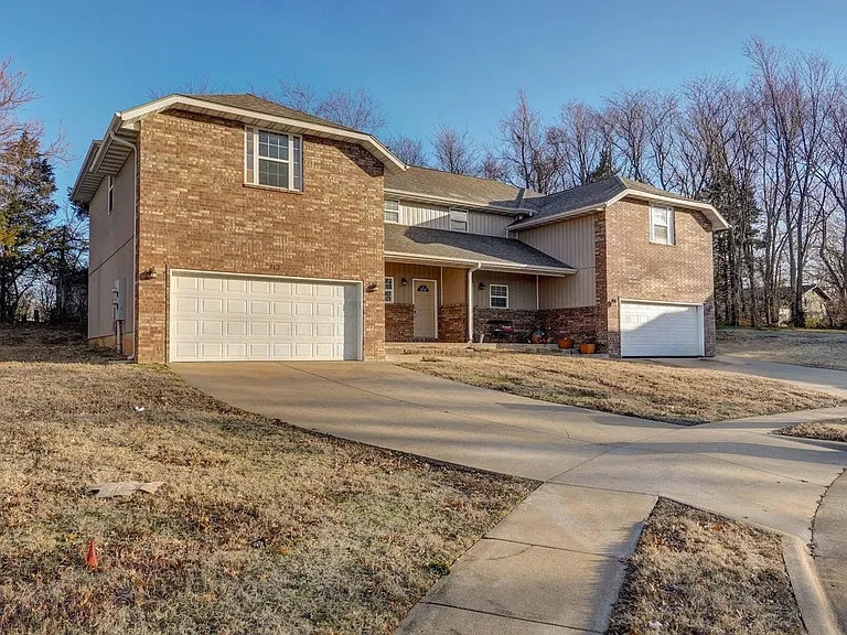 813 E Daniels St — Photo 20