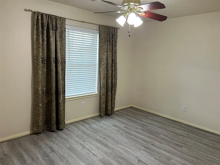 6005 Chatham Woods Dr — Photo 15