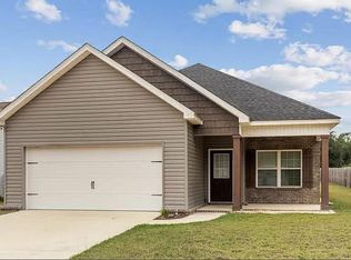 118 Village Ln, Headland, AL 36345