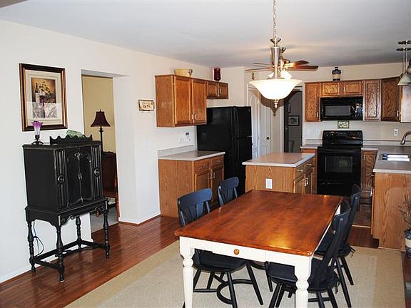 5th image of 7127 Thornwood Ln