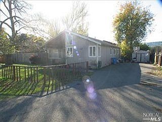 2nd image of 910 Arbor Ave