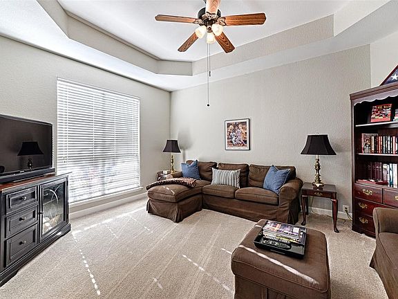 4th image of 513 Vasey Oak Dr