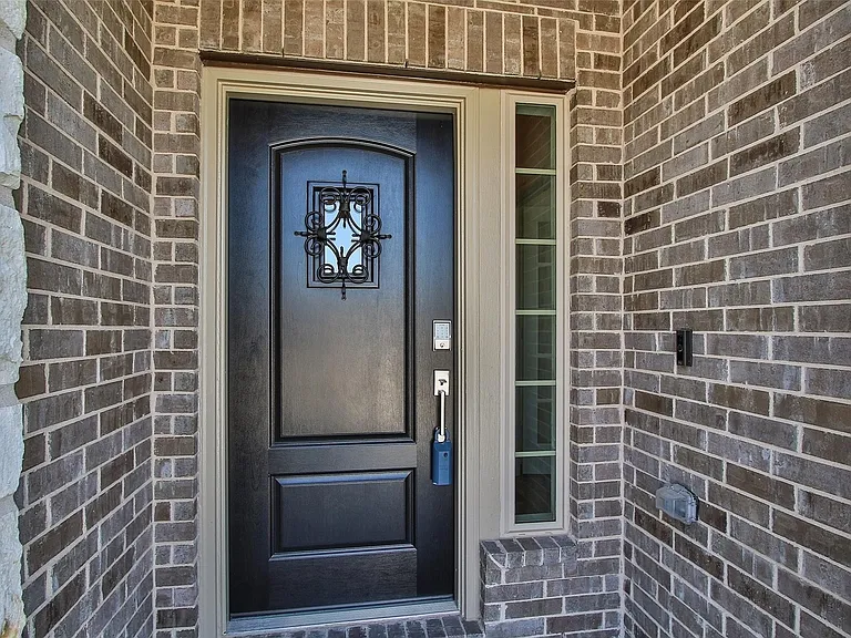 15230 Kickapoo Cavern Dr — Photo 2