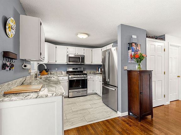 4th image of 34 Merrimack Meadows Ln #34
