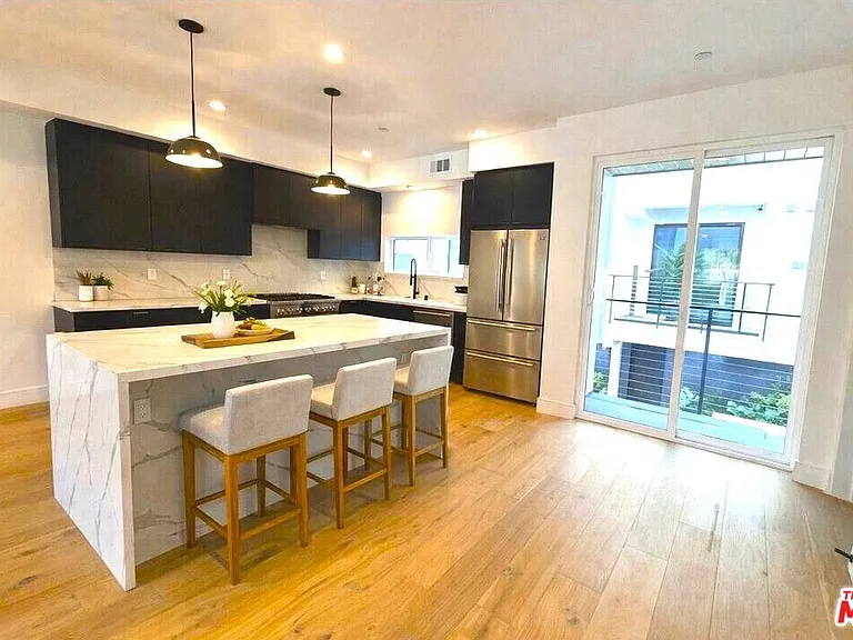 6847 N Figueroa St — Photo 12