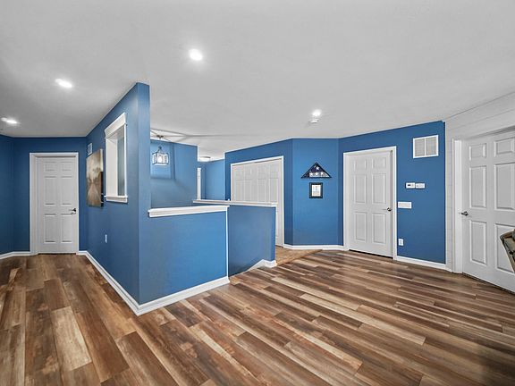3rd image of 10844 Hillcrest Ln