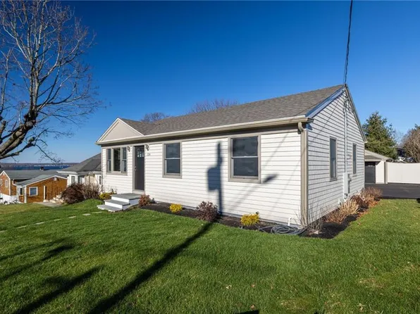 126 Hooper St, Tiverton, RI 02878