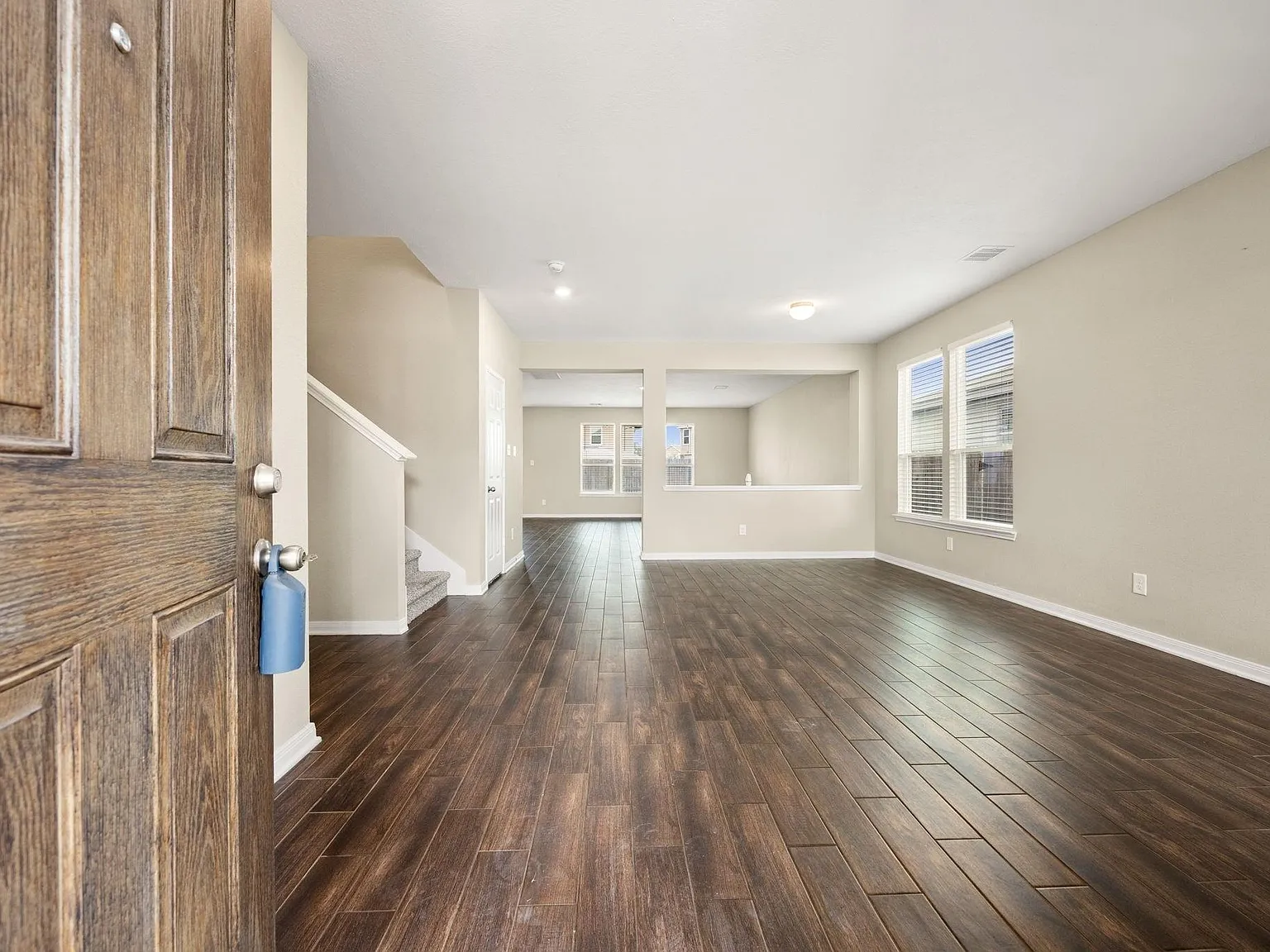 4 bed, 2.5 bath, 2950 sqft, $3,000 — Photo 3