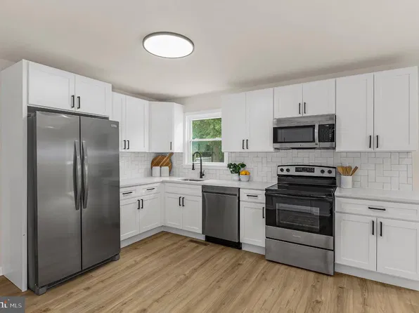 8036 Foxtail Ln, Glen Burnie, MD 21061