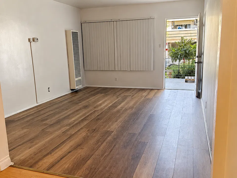 8700 Parthenia Pl #2