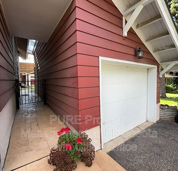 4054 Yosemite Ave S — Photo 17