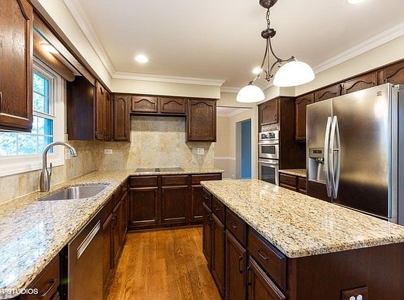 4th image of 230 W Wellington Dr