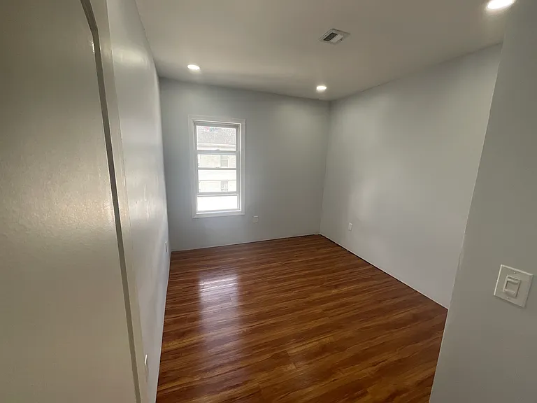 17 Pattison St #2 — Photo 8