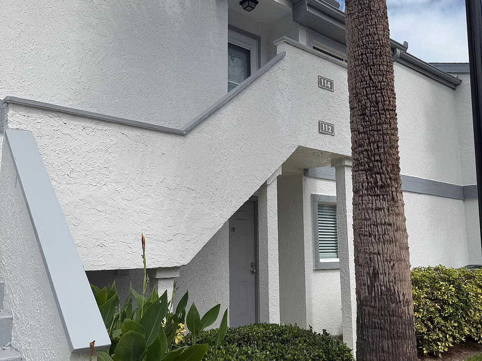 114 Beach Park Ln #V24