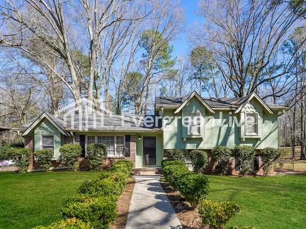 424 Carriage Dr