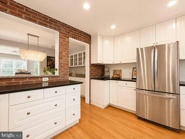 609 S Henry St — Photo 11