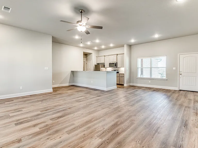 2819 Orchid Dr — Photo 3