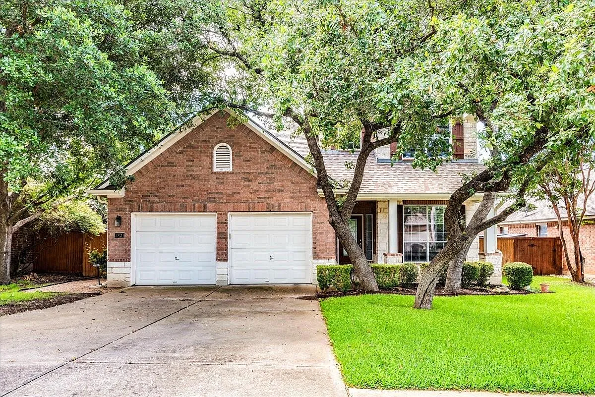 4 bed, 3.0 bath, 2699 sqft, $2,595 — Photo 1