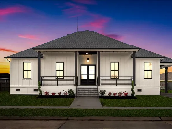 3412 Plaza Dr, Chalmette, LA 70043