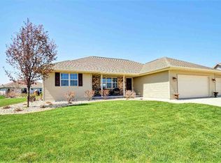 725 Killarny Trl, De Pere, WI 54115