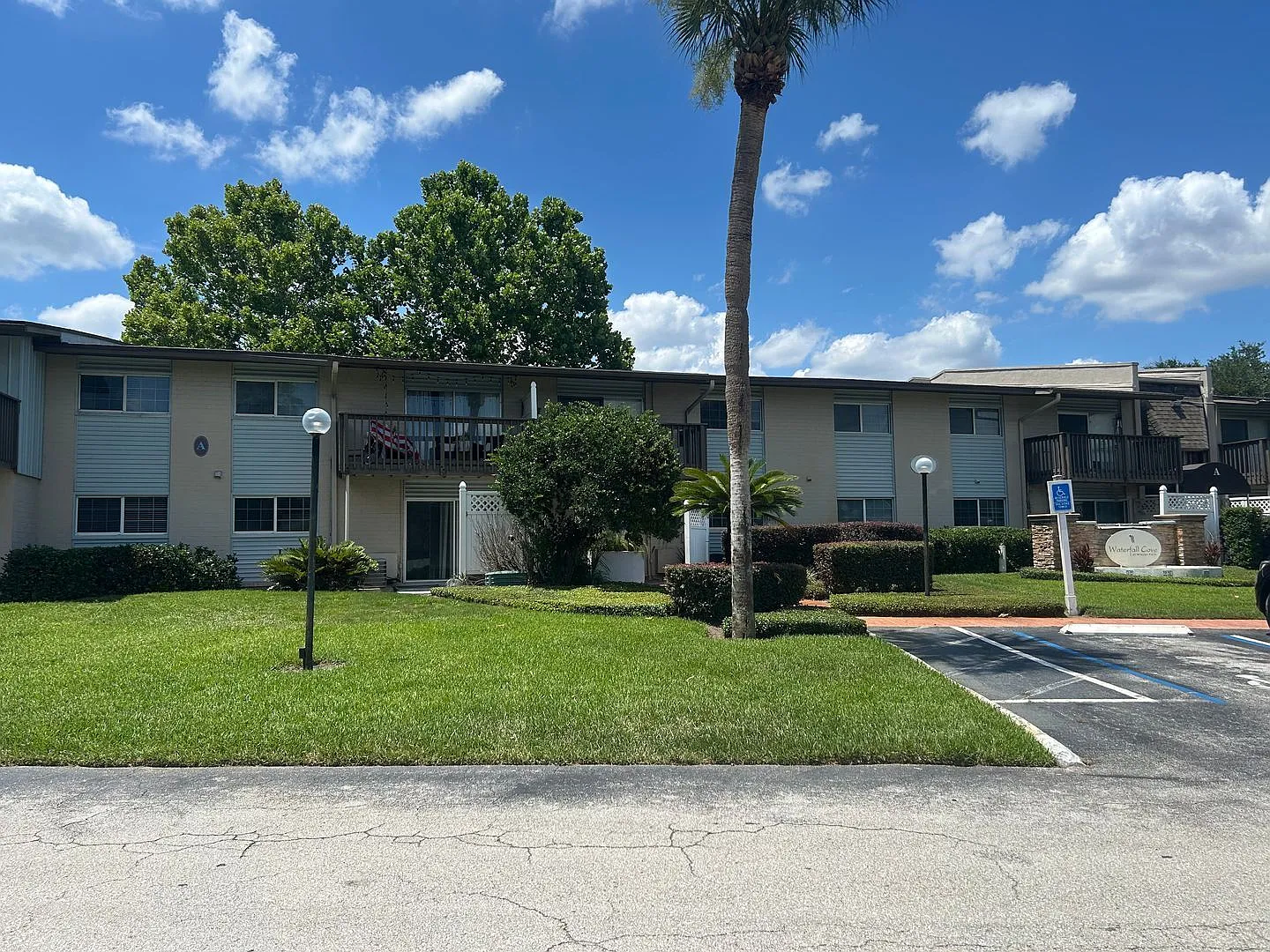 2 bed, 1.0 bath, 881 sqft, $1,485 — Photo 3
