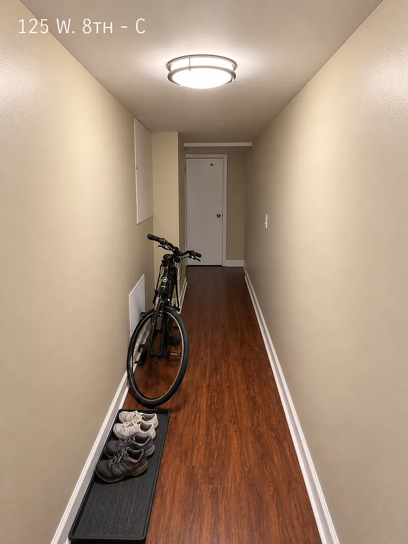 Beautiful 3 Bed Near OSU Medical Campus Available Fall 2027 — Photo 2