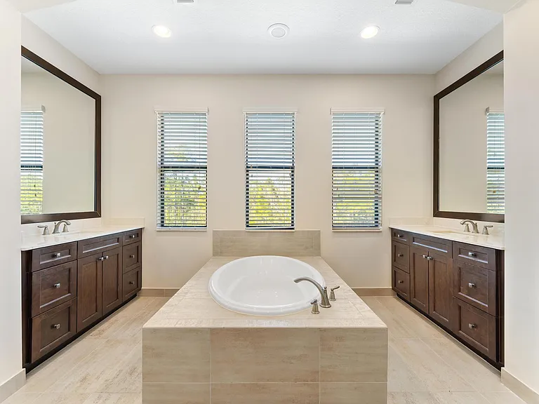 259 SE Calmo Cir — Photo 43