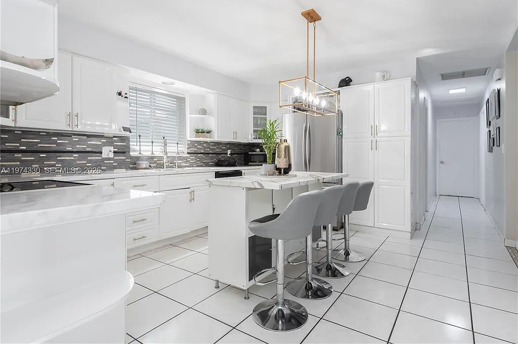 3 bed, 2.0 bath, $3,200 — Photo 2