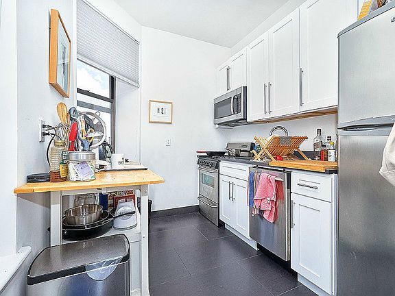 5th image of 302 Manhattan Ave #4E