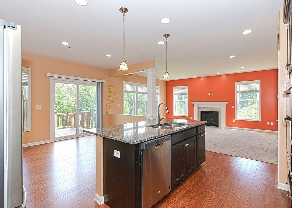 53 Spruce St Hopkinton, MA, 01748 Apartments for Rent Zillow