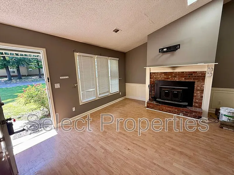 1401 Elmdale Pl #A — Photo 2