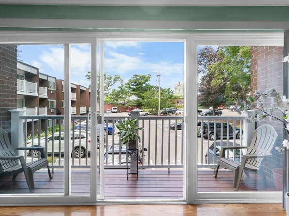25 Jones Ter APT 4, Stoughton, MA 02072