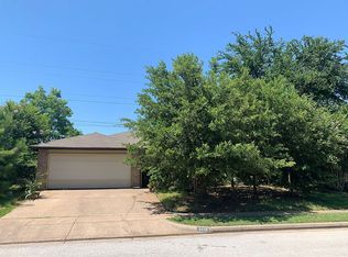 3049 Richwood Cir, Bedford, TX 76021