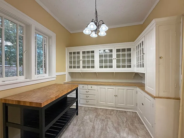 551 E Boswell St — Photo 13