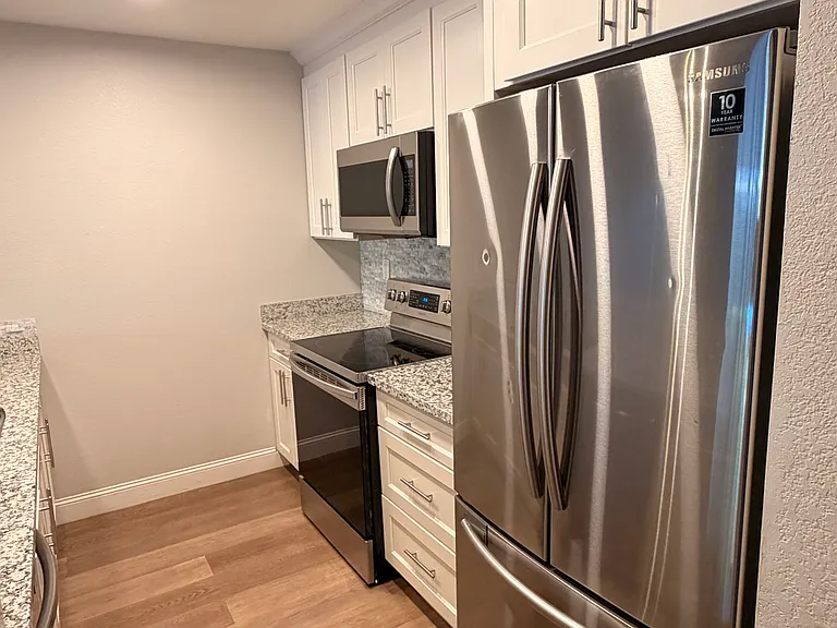 Peppermill Cir — Photo 17