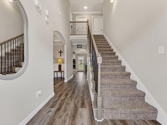 4th image of 1493 English Oak Dr