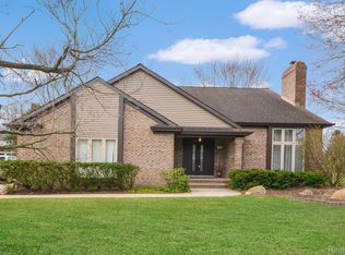 1126 River Valley Dr, Lake Orion, MI 48362