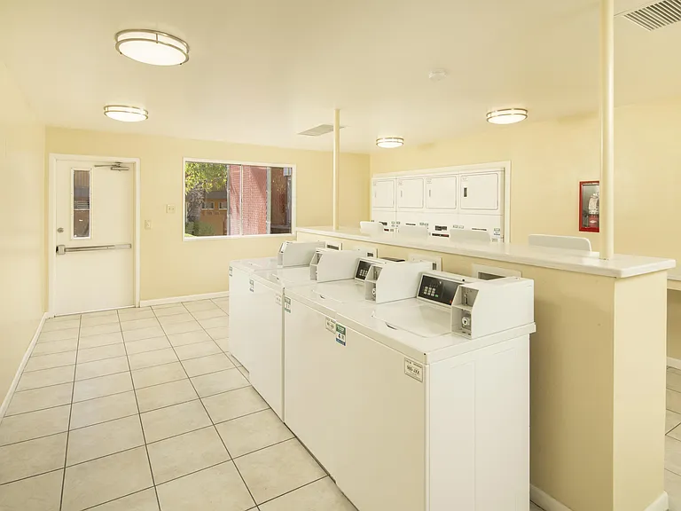 Pantano Crossing Apartments — Photo 9