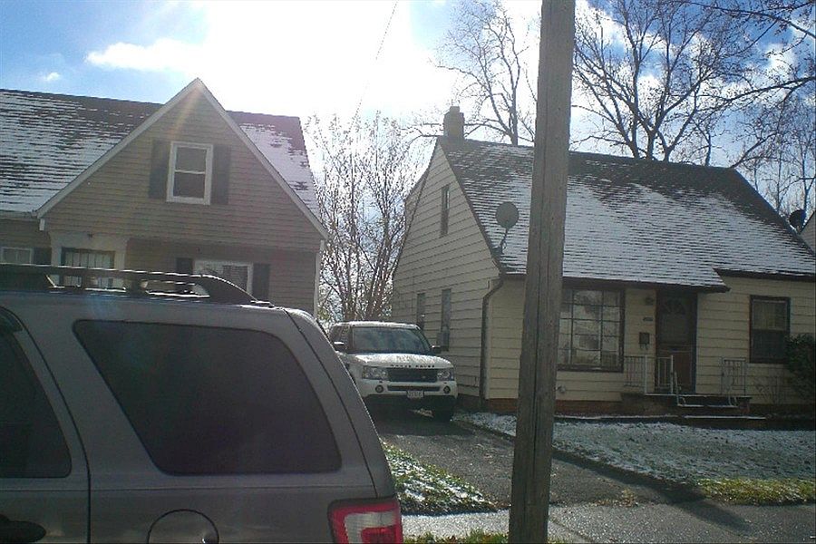 2nd image of 19516 Beverly Ave
