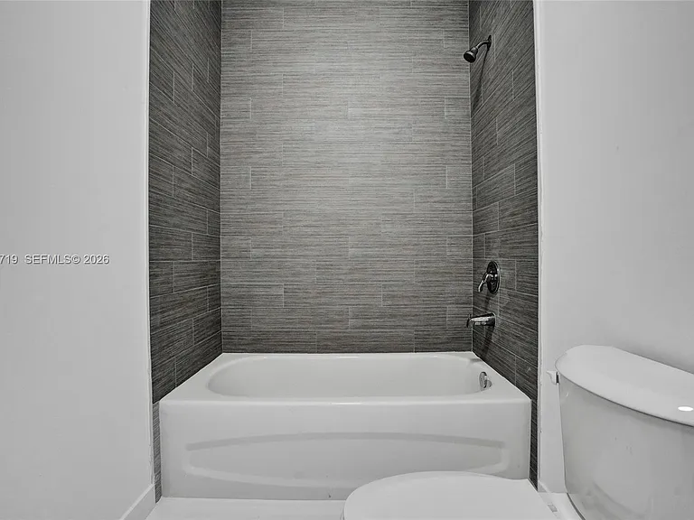 1567 NW 1st St #2 — Photo 12