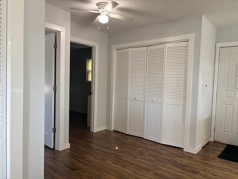 308 N Oak St — Photo 6