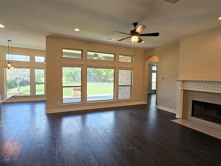 952 Wild Rose Dr — Photo 5