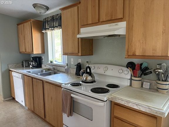4th image of 250 School House Dr