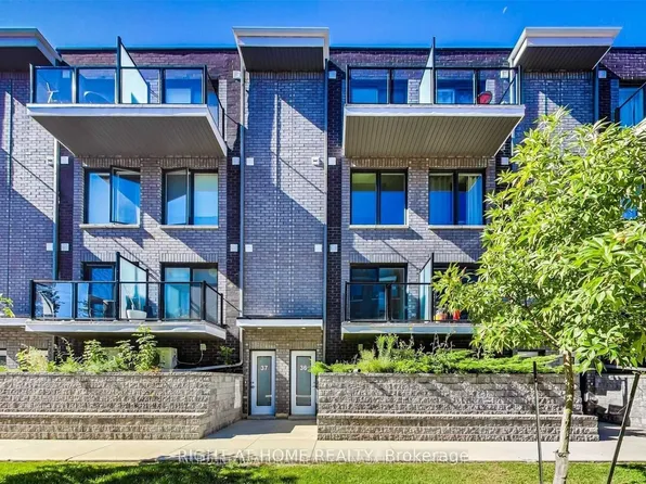 2059 Weston Rd #38, Toronto, ON M9N 1X7